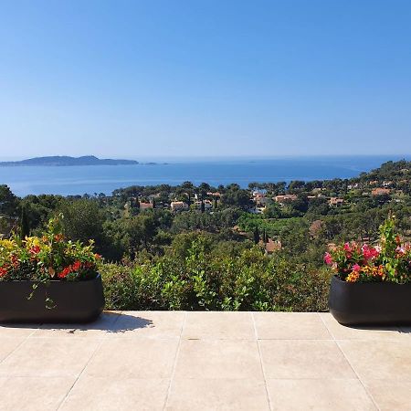 Вилла Pretty House With Sea View On The Hy Res Йер Экстерьер фото