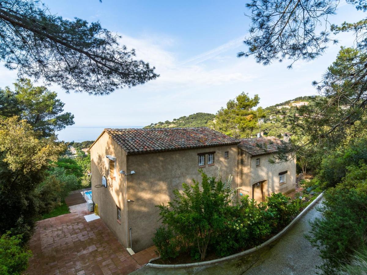 Вилла Pretty House With Sea View On The Hy Res Йер Экстерьер фото