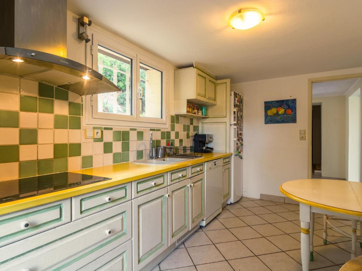 Вилла Pretty House With Sea View On The Hy Res Йер Экстерьер фото