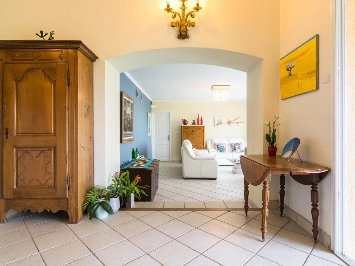 Вилла Pretty House With Sea View On The Hy Res Йер Номер фото