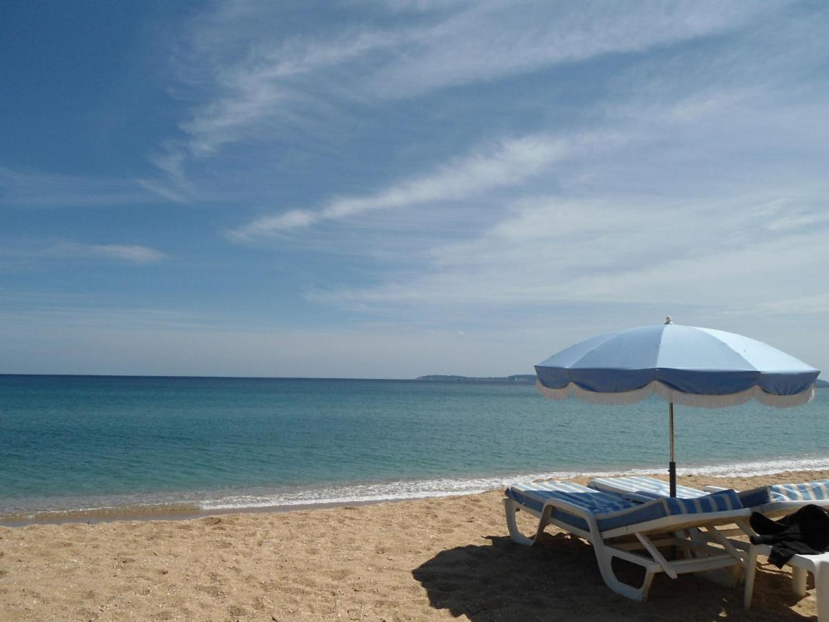 Вилла Pretty House With Sea View On The Hy Res Йер Номер фото